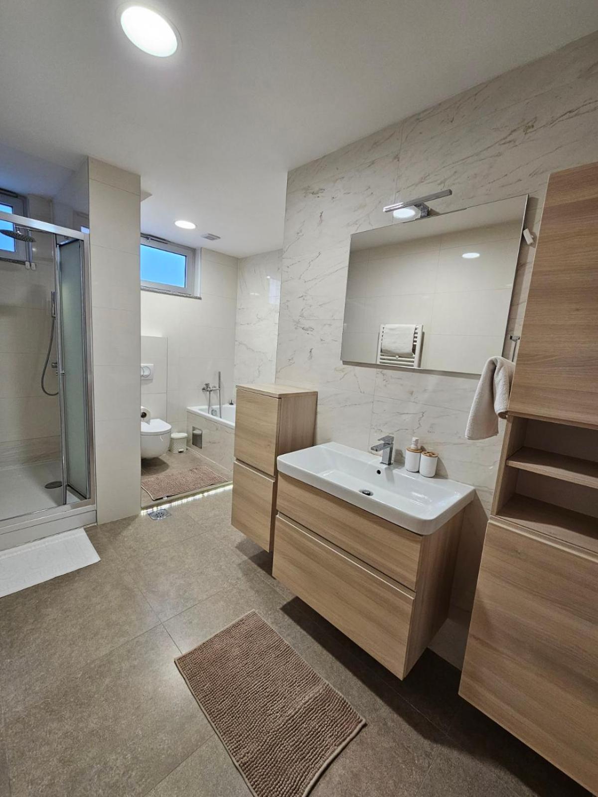 Apartman Centar Bulevar Ex Sa Garazom Banja Luka Exterior foto