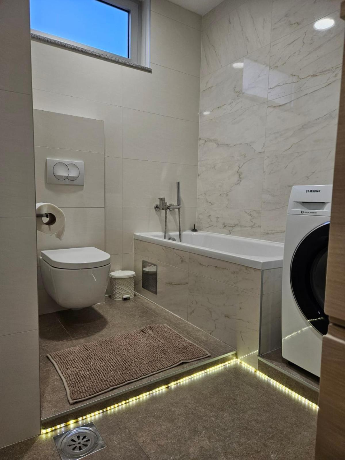 Apartman Centar Bulevar Ex Sa Garazom Banja Luka Exterior foto