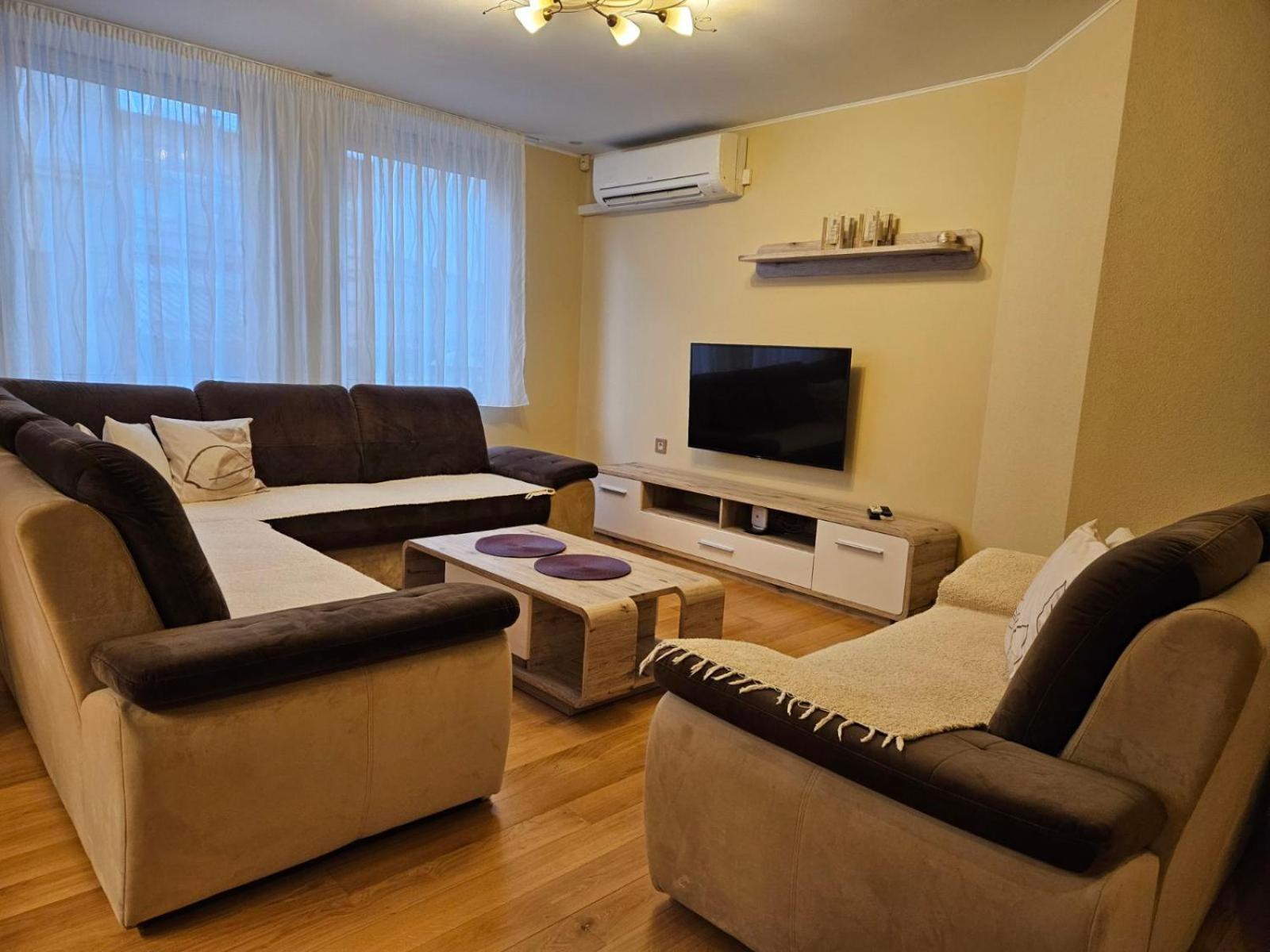 Apartman Centar Bulevar Ex Sa Garazom Banja Luka Exterior foto
